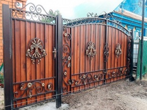 Кованые заборы с профнастилом 12 метров фото в Звёздном городке