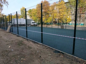 Забор на спортивную площадку 40 метров фото в Звёздном городке