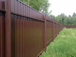 Забор из профнастила с забивными столбами 75 метров фото в Звёздном городке