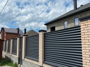 Забор жалюзи 70 метров фото в Звёздном городке