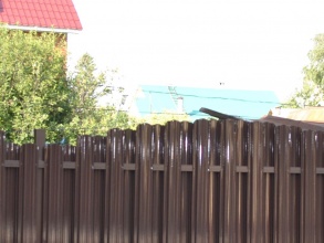 Забор из евроштакетника на ленточном фундаменте 10 метров фото в Звёздном городке