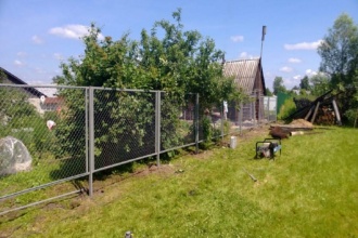 Забор из сетки рабицы в натяг секционный 80 метров фото в Звёздном городке